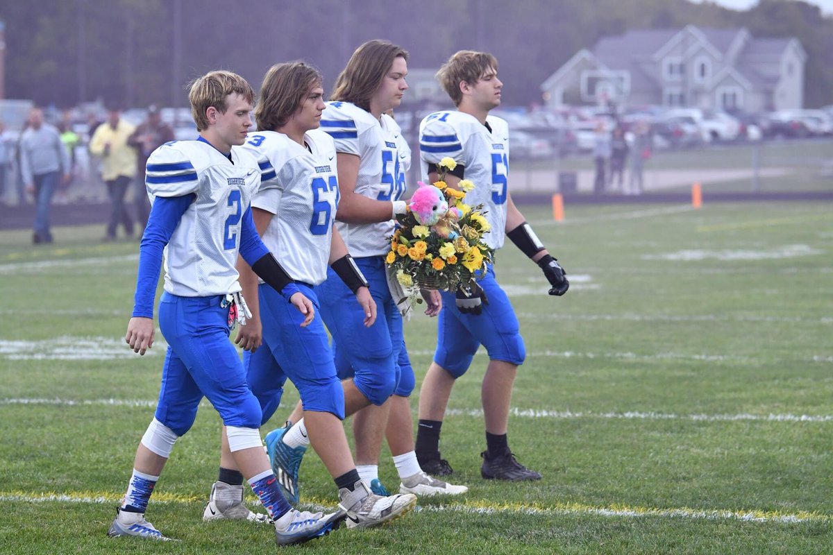 wrriderfootball's tweet photo. Thank you to Coach Stafford and @Mapletonfball for allowing us to be part of Miss Addiβs pregame ceremony. #morethenfootball #WYR https://t.co/dnPqY5qKQc