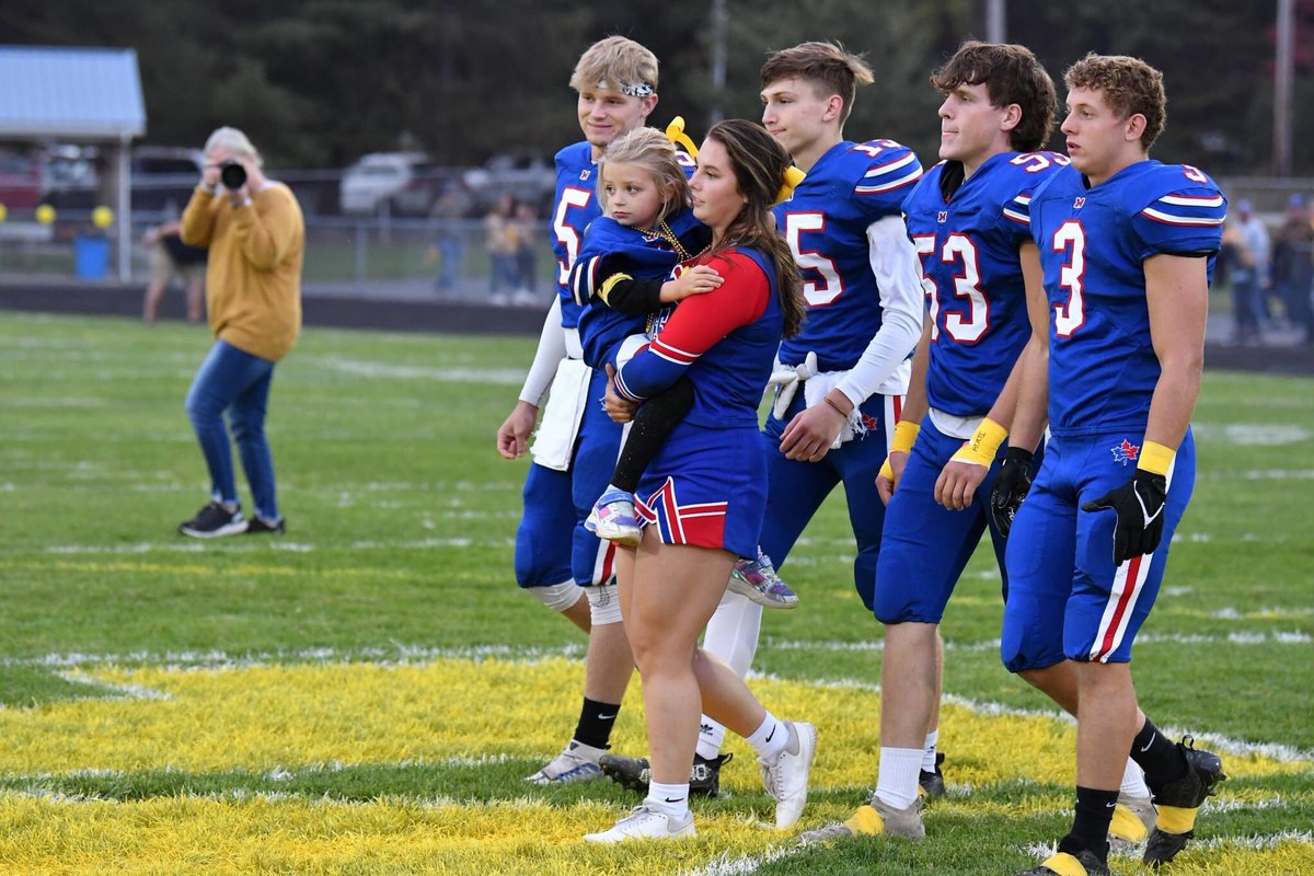 wrriderfootball's tweet photo. Thank you to Coach Stafford and @Mapletonfball for allowing us to be part of Miss Addiβs pregame ceremony. #morethenfootball #WYR https://t.co/dnPqY5qKQc