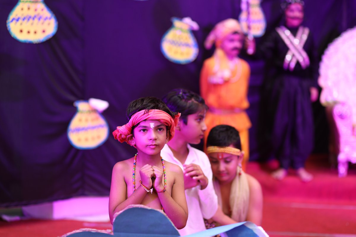 sdintschool's tweet photo. A glimpse of drama organized by Drama &amp; Theatre Club that took place at SD International School on Teacher's Day Sept 05, 2022 #teacher #teachers #happyteachersday #teachersofinstagram #teacherlife #mothersday #teachersfollowteachers #teachersofig #education #chocolatebouquet https://t.co/1xS2UVjlsB