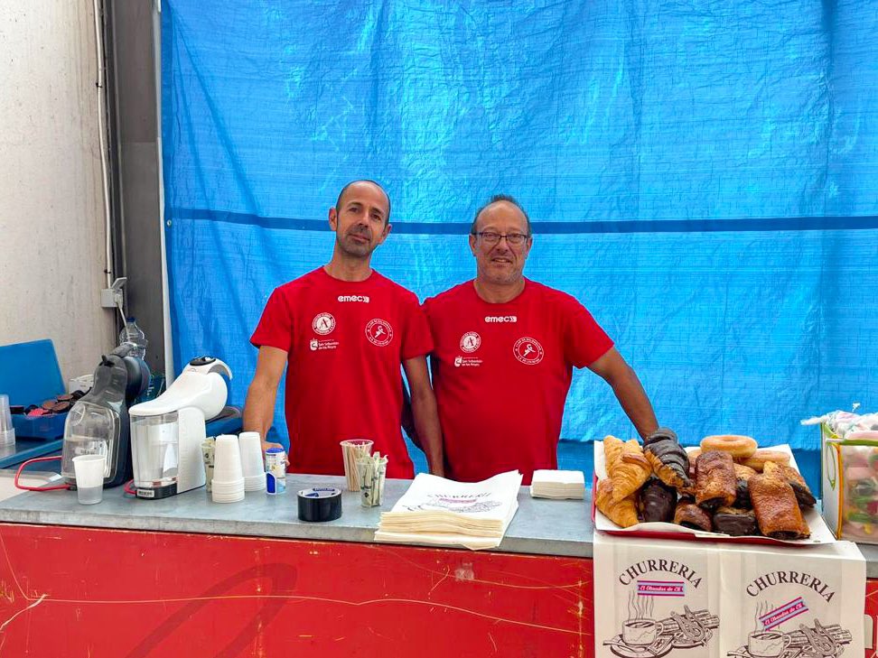 balonmanosanse's tweet photo. Hoy tenemos bollos de nuestro nuevo patrocinador 𝗘𝗹 𝗢𝗯𝗿𝗮𝗱𝗼𝗿 𝗱𝗲 𝗘𝗹𝗶 en el bar de la grada.

Bienvenido a la #FamiliaBMSanse

¡Rápido que vuelan! https://t.co/1OGUUpOi2y