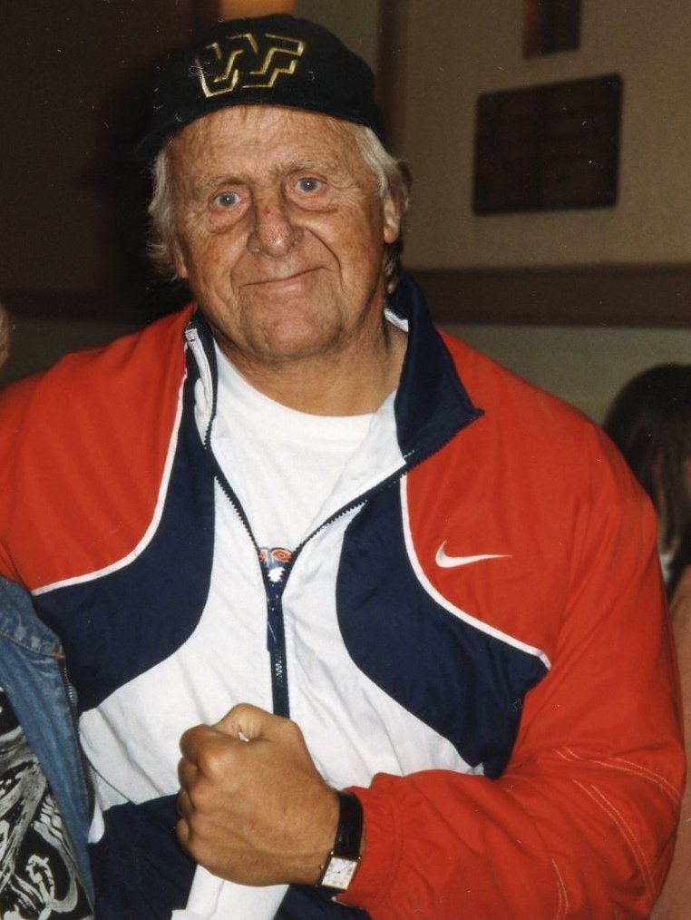 caitobrown34's tweet image. @RoyaltyCanadian @OwenHartFilm @RealJimmyHart @BretHart @NatbyNature 
#Photodesigner 
Photo made by me, This Is how Owen Hart would have looked like If he was alive In 2022. 
#KingofHarts👑
#ripToTheGreatest 💔💔💔