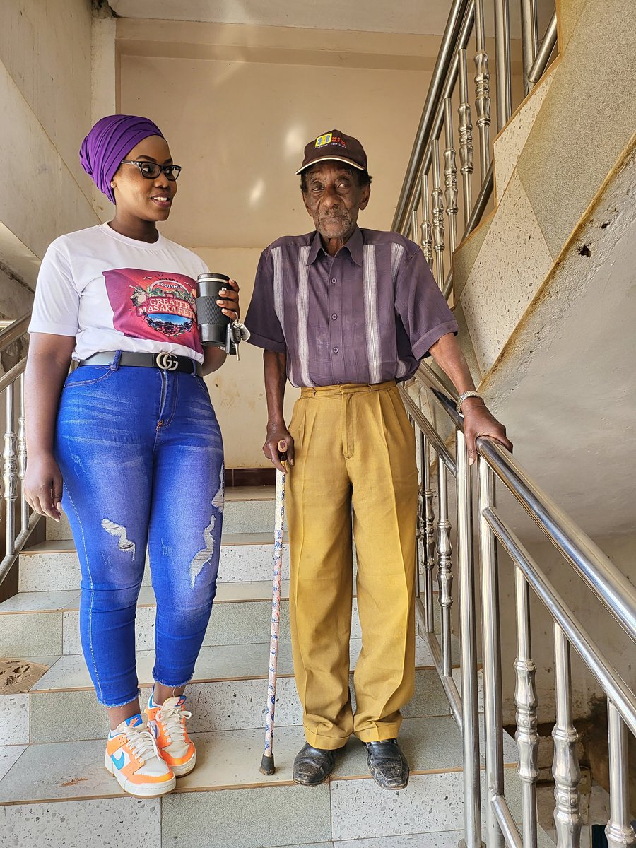 fsnakazibwe's tweet photo. Do you remember Salongo John? The man who announced our parents' death for so many years. He is making 98 years today. I bumped into him yesterday at @radiobuddu98, where he had gone to record a show in celebration of his birthday. https://t.co/OMQdxCQHy6