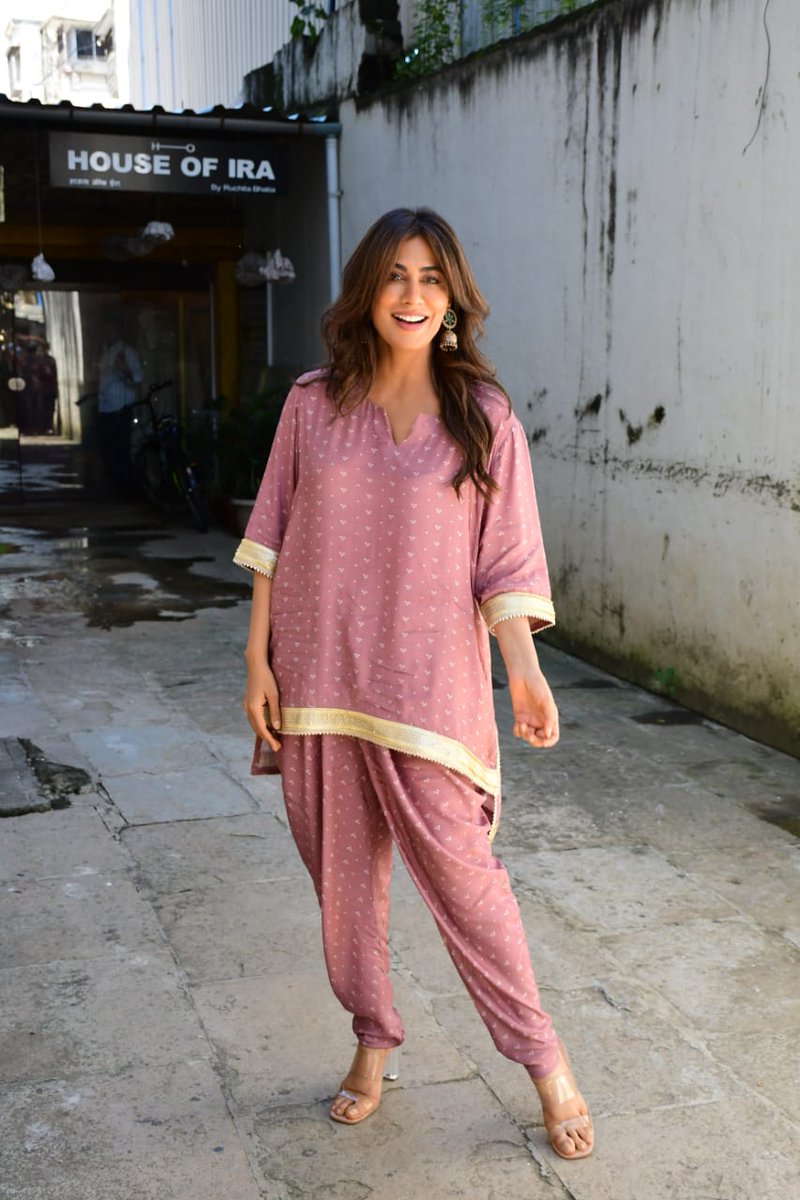 E24bollynews's tweet photo. Chitrangda Singh gives us pretty vibes as she promotes her latest association with an indian clothing brand, #trueBrowns.
#ChitrangdaSingh @IChitrangda https://t.co/3Ab07BWCUy