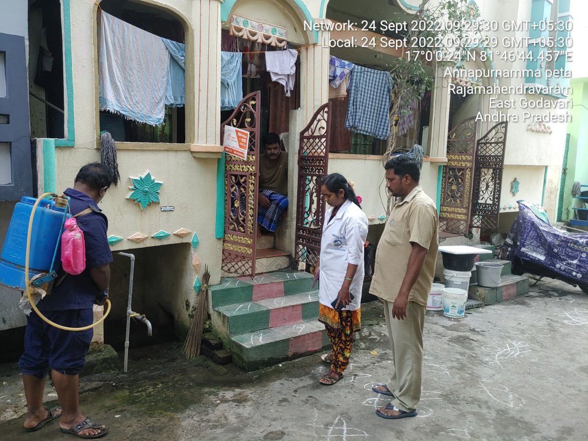 RMCoffice's tweet photo. Anti larval spraying activity is done at stagnation points of the city by Rajamahendravaram Municipal Corporation sanitation staff to prevent people from mosquito borne diseases.
#SwachhAmritMahotsav #YouthVsGarbage
#IndianSwachhataLeague #AmritMahotsav #SwachhBharatUrban https://t.co/50RNjUJF0t