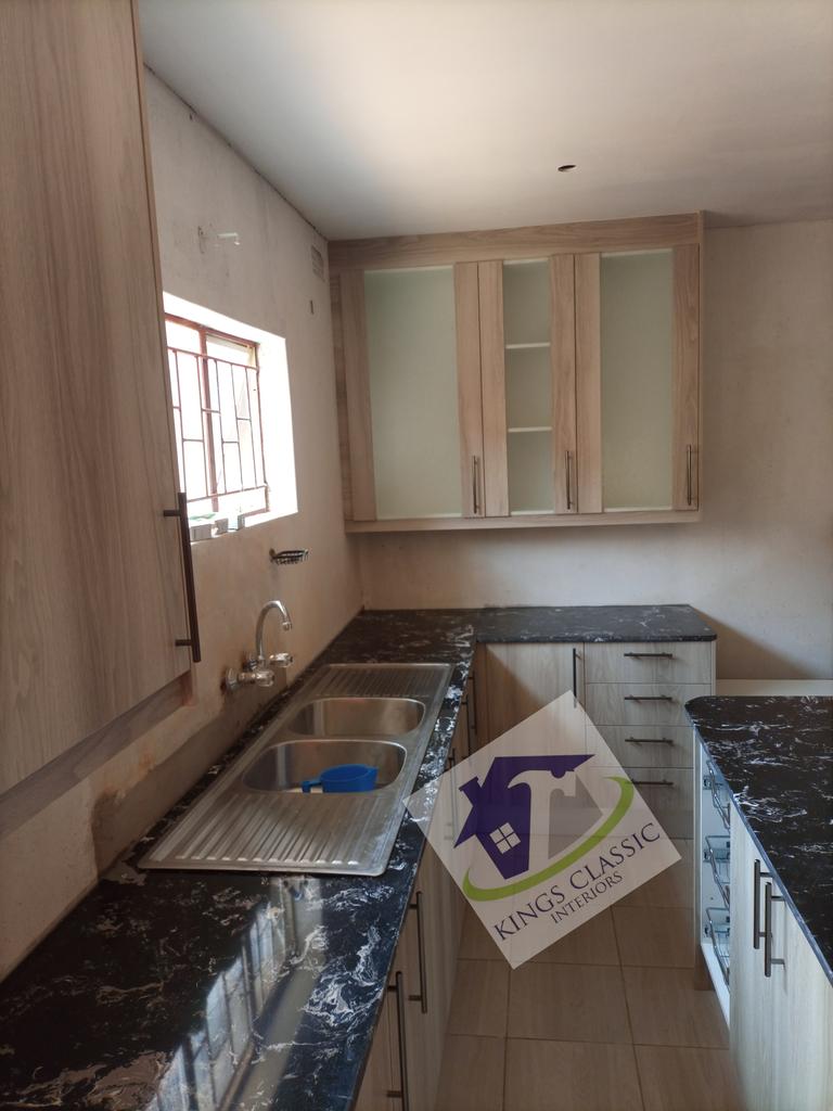 KingsClassicInt's tweet image. Fitted Kitchen works done in Selbourne Park in the city of Bulawayo. (One challenging client)
Get in touch with us for all kitchen design, installation remodeling or renovations.
+263719749856
#interiordesign 
#kitchendesign 
#Fittedkitchens.