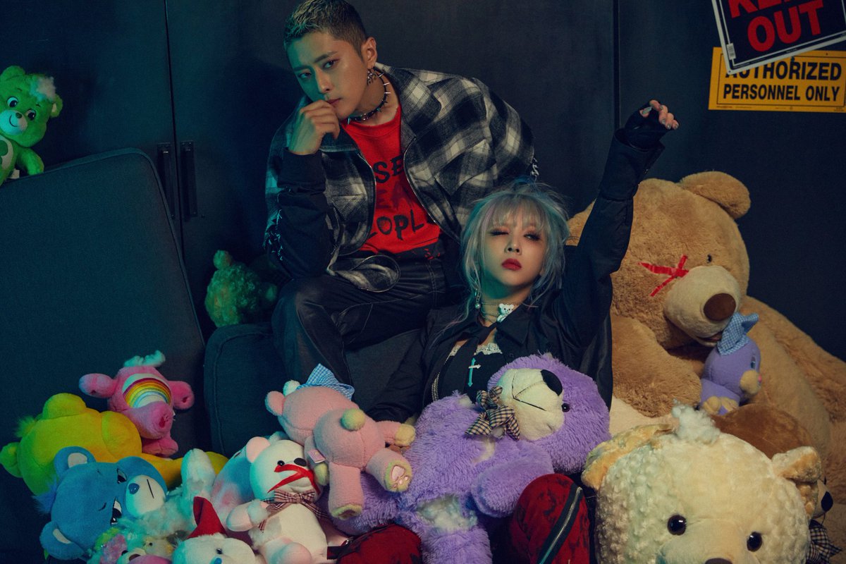 Hiddens! We added the J.Seph/Jiwoo pics to the Google Drive! Download them here in full HD (like the others). Cant wait for ot4 tomorrow.
drive.google.com/drive/folders/…
#KARD #JSEPH #JIWOO