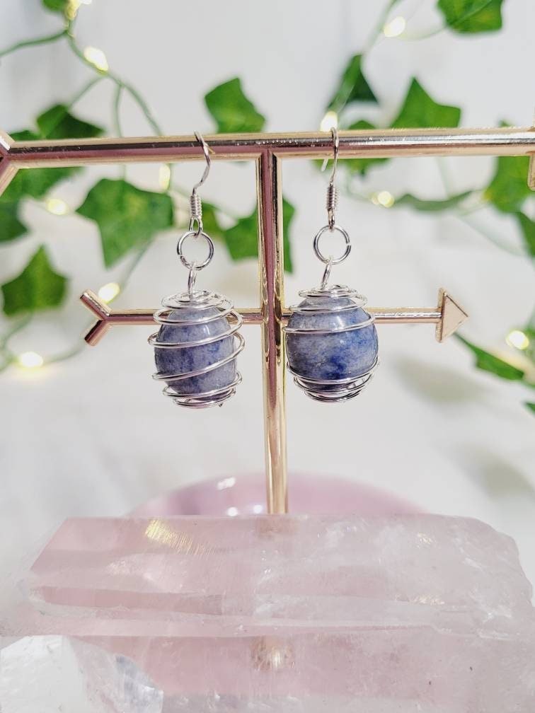 CampbellMcGreg's tweet photo. Blue Aventurine is a positive stone of prosperity. Wearing Aventurine guards against electromagnetic smog and protects against environmental pollution.
#etsy shop: Blue Aventurine Crystal Earrings
#MHHSBD
#UKGiftAM
#giftideas
#craftAM
#prosperity https://t.co/DWyHAft7d3 https://t.co/kA19VSw7xs