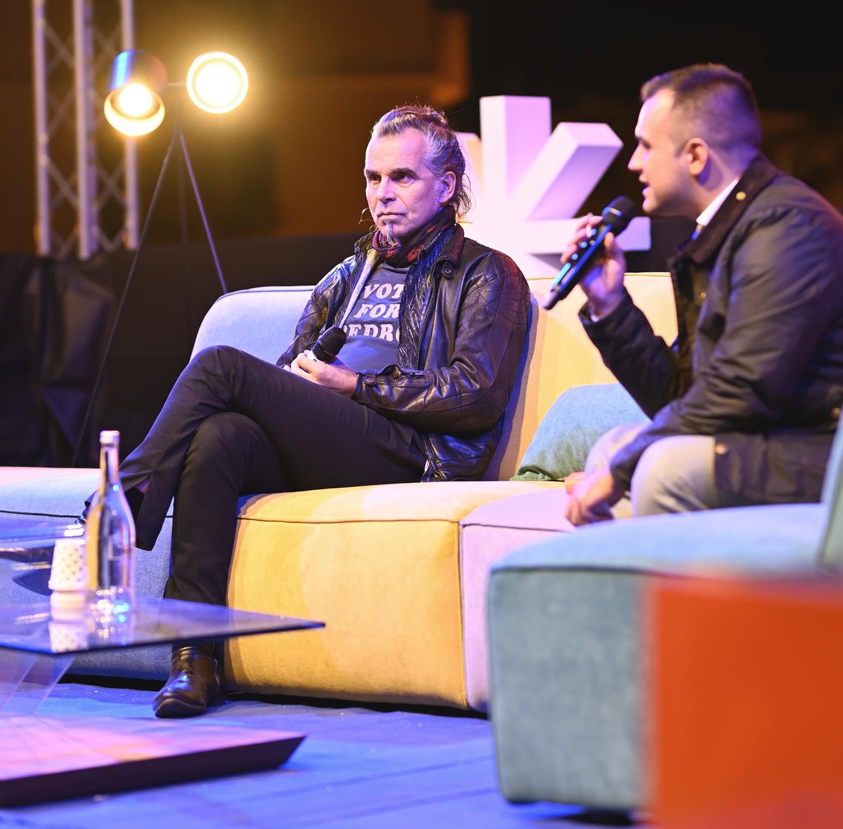 Un ragazzaccio che spacca l’infinito. Grazie a <a href="/PieroPelu/">PIERO PELU</a> per essere stato con noi ai <a href="/dialoghiditrani/">Dialoghi di Trani</a> (pop).
🔥🤘🏻

<a href="/GiuntiEditore/">Giunti Editore</a>