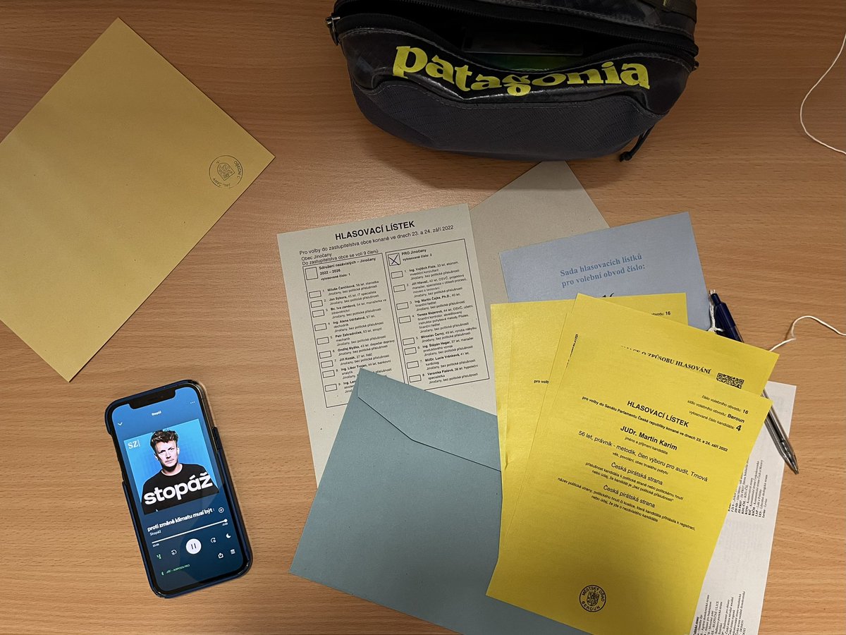 lahvon's tweet photo. Jo, i letos jsem byl u voleb.
Ještě jsem u žádných voleb nechyběl.
Přesto to letos bylo poprvé trochu jiné.

Jo a zdravím @korda, on bude vědět. 🤟🏻🙃

#stopaz #podcast #poslech #volby2022 https://t.co/pvP4Iai2Bt