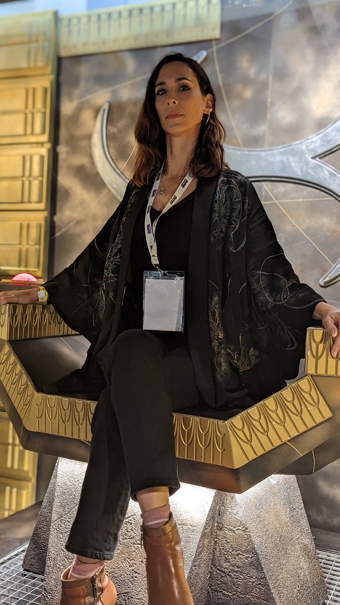PetuliaRda's tweet photo. Ce weekend @2DaysGeek ! Il y a notamment une superbe salle Stargate qui déchire tout. https://t.co/YoEp56cwFs