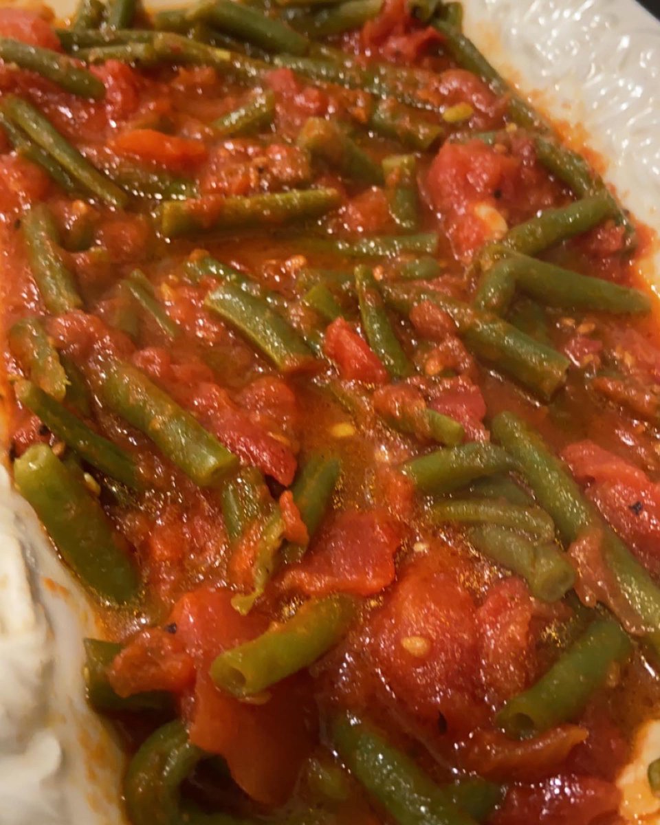 ShadyGirlChef's tweet photo. String beans oreganata is an old time favorite in my house. My grandma made this when I was a kid. Add som grated locatelli cheese and enjoy. Here’s the recipe: https://t.co/aTXvbOSvxK #stringbeans #greenbeans #shadygirlchef #simplesauce #oreganata #veggies #sidedishes #veggies https://t.co/fsWQIpbR2M