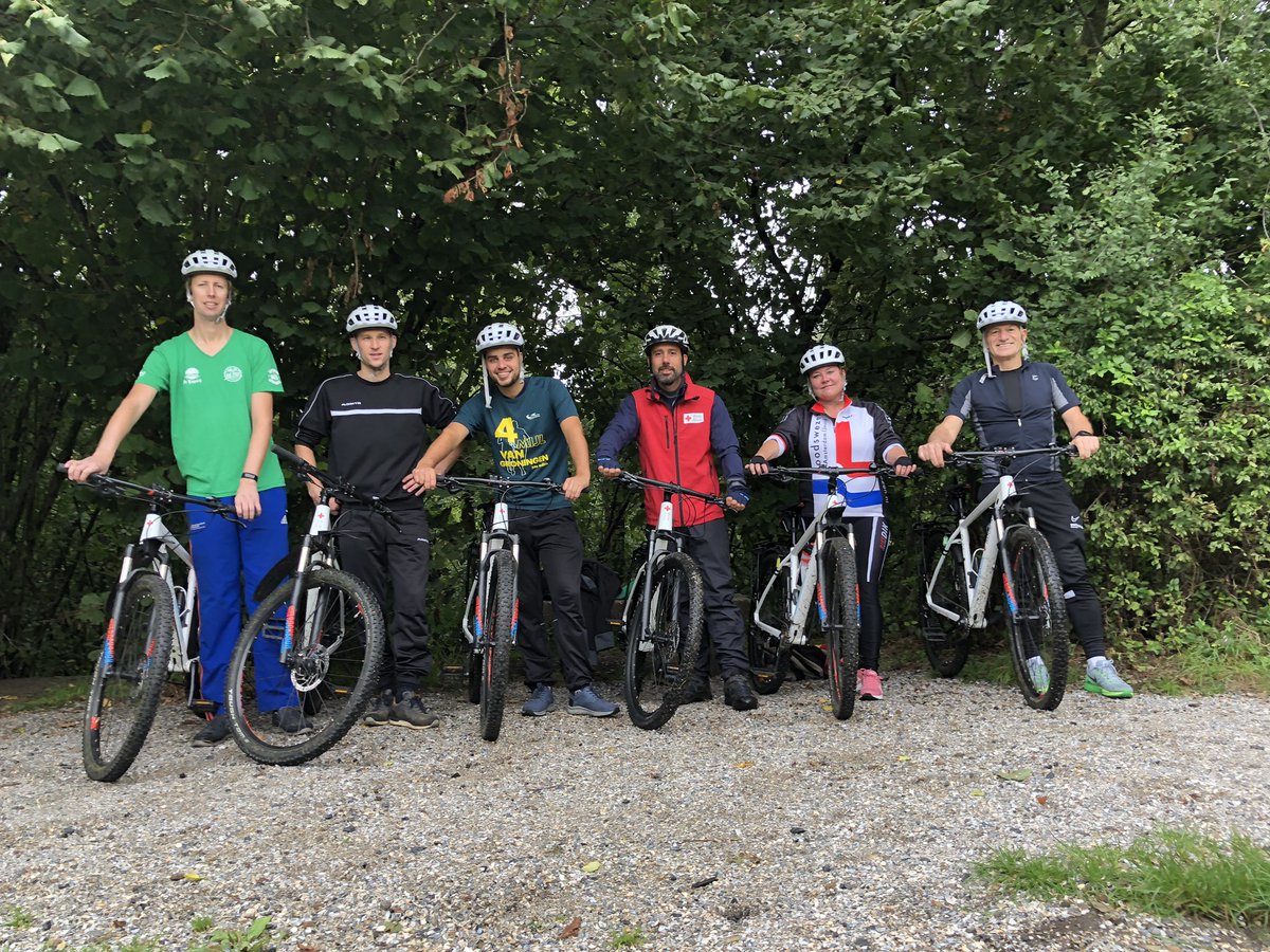 queridamor's tweet photo. Vandaag hebben de nieuwe leden van het Rode Kruis Bike-team Groningen een leuke en uitdagende training in en rondom de stad Groningen @RodeKruisGro #Rodekruis #Groningen https://t.co/BACrJ2La24