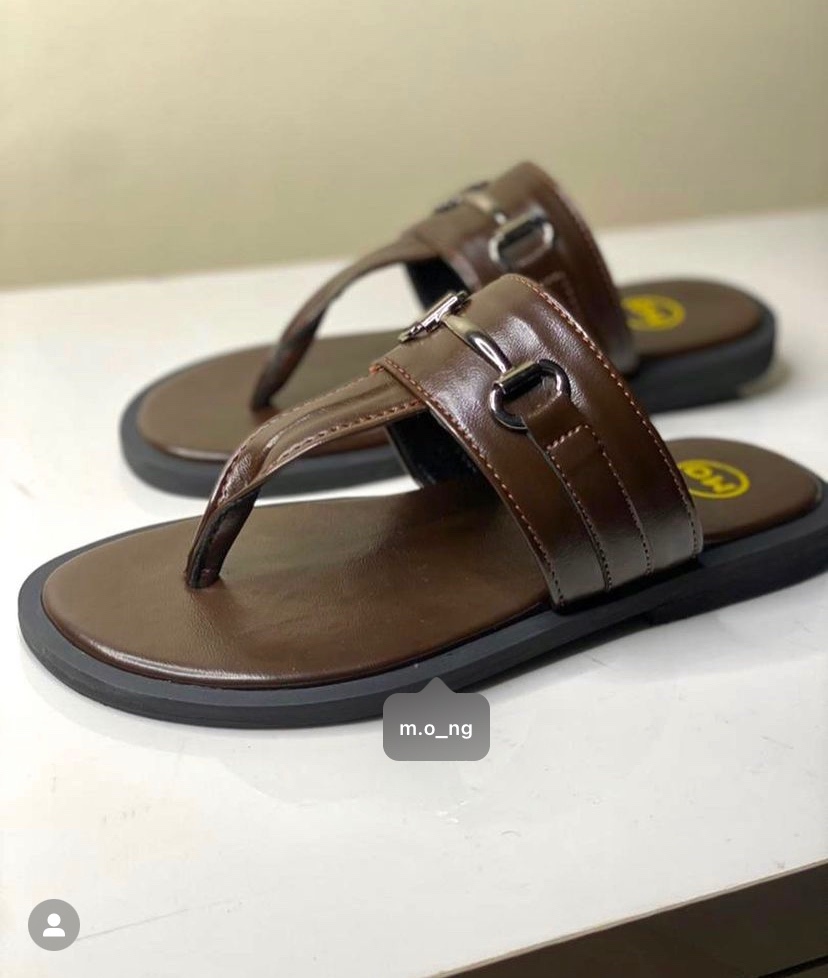 Mo____ng's tweet photo. GENDER: Male✨
Made with
•Genuine Leather 
.

Price: N11,500
Nationwide delivery 
100% LEATHER 

Please kindly retweet 🙏
#flauntmo #madeinnigeria #handmade #handmadeslippers #handmadewithlove https://t.co/OMEhbmsSvP