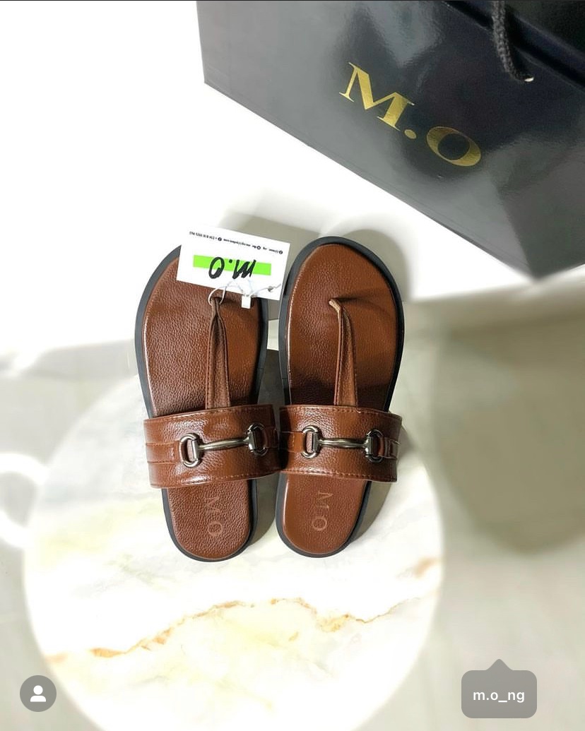Mo____ng's tweet photo. GENDER: Male✨
Made with
•Genuine Leather 
.

Price: N11,500
Nationwide delivery 
100% LEATHER 

Please kindly retweet 🙏
#flauntmo #madeinnigeria #handmade #handmadeslippers #handmadewithlove https://t.co/OMEhbmsSvP