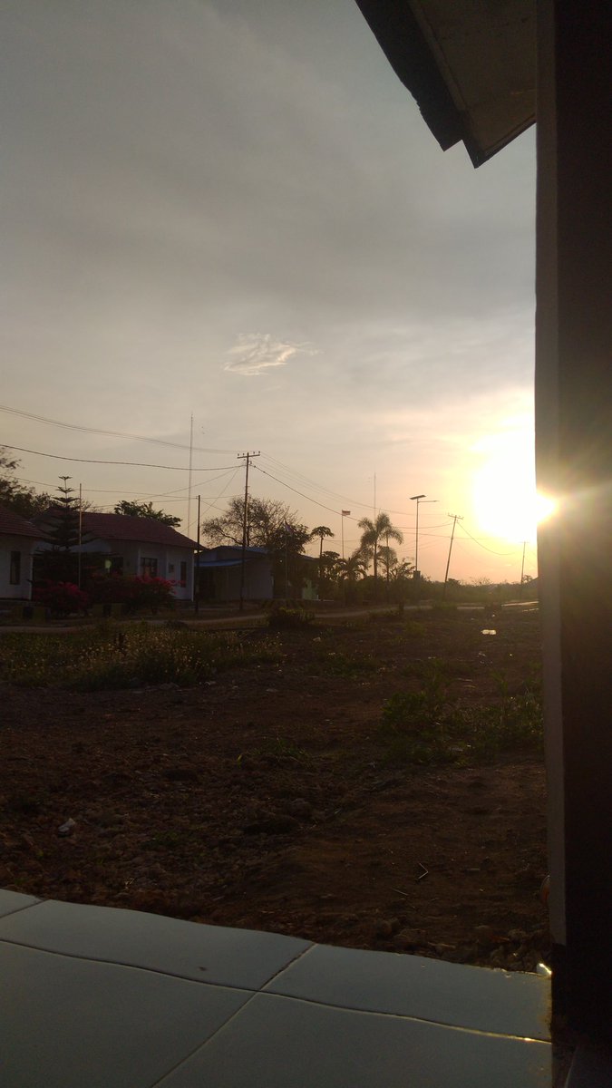 pensilalus's tweet photo. Baru dua bulan udah kangen rumah https://t.co/1l5fjoe2Kc