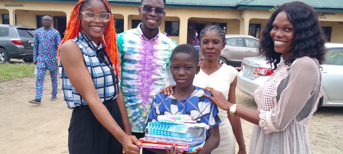 Its_DavieKing's tweet photo. We just gave our first child on the street his scholarship, Thanks to WeCare Foundation.

Our vision to get 10,000 children on the streets of Nigeria to school.

It is estimated that about 20 Million children are out-of-school.
#DavieKingMusic 
#WeCareFoundation #TouchingLives https://t.co/Zis7TmCFLz