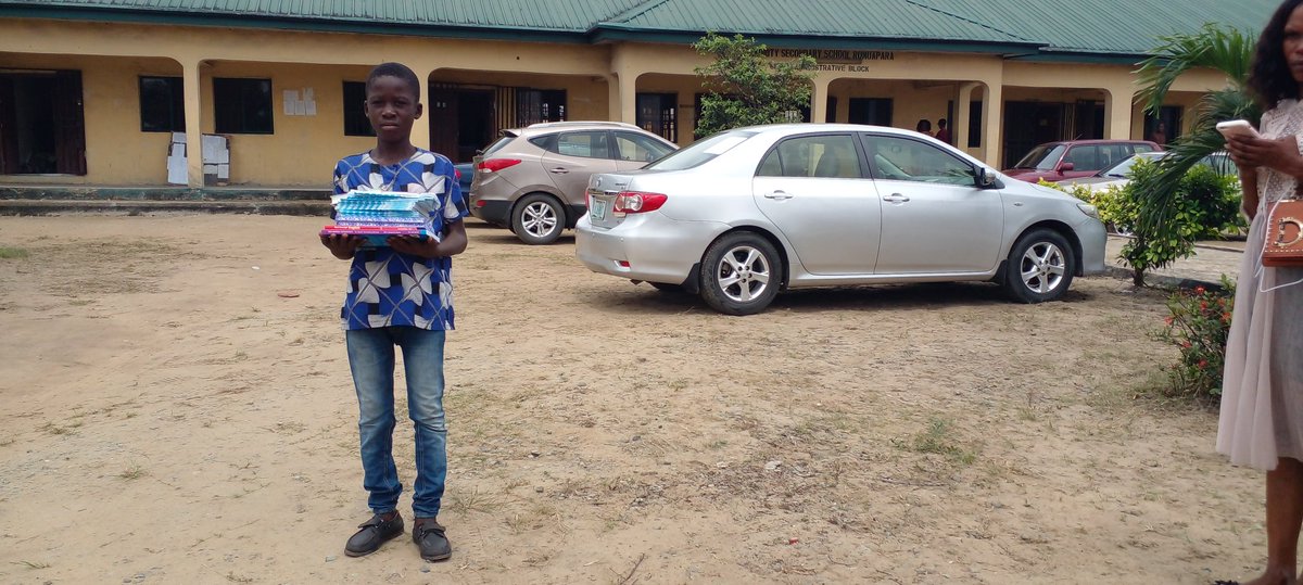 Its_DavieKing's tweet photo. We just gave our first child on the street his scholarship, Thanks to WeCare Foundation.

Our vision to get 10,000 children on the streets of Nigeria to school.

It is estimated that about 20 Million children are out-of-school.
#DavieKingMusic 
#WeCareFoundation #TouchingLives https://t.co/Zis7TmCFLz