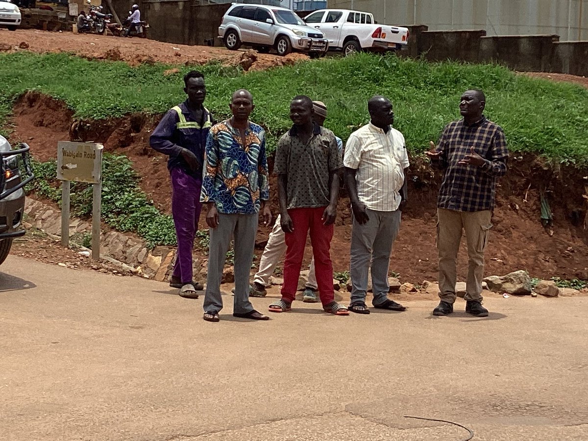 AMulyanyama's tweet photo. I engaged landlords that are affected by the construction of 8th street Namuwongo Road today in wabigalo. It was a great meeting as landlords expressed their views to the project and however pledged total support to the project 
The Kampala city roads rehabilitation project https://t.co/A5QHHqFwX7