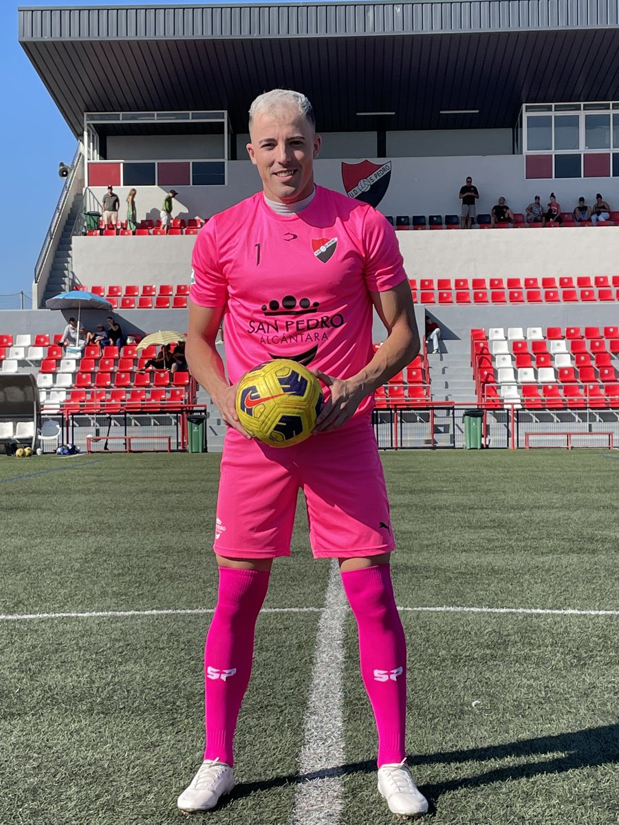 UdSanPedro's tweet photo. Absolutamente E N A M O R A D O S de las nuevas equipaciones de la temporada 2022/23 😍

¿Con cuál os quedáis vosotros? 😏
#marcasanpedro
#sanpedroalcantara https://t.co/jbhzZBIGCv