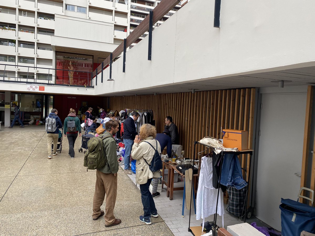 Eleonore_S's tweet photo. Bravo à l’association des locataires du 107 Reuilly pour l’organisation de ce 1er vide-grenier! Les participants avec qui j’ai échangé étaient conquis. Merci aux organisateurs et bénévoles d’avoir rendu cet événement possible! #Paris12 @Asso107 @Paris_Habitat https://t.co/OR2N70ADAX