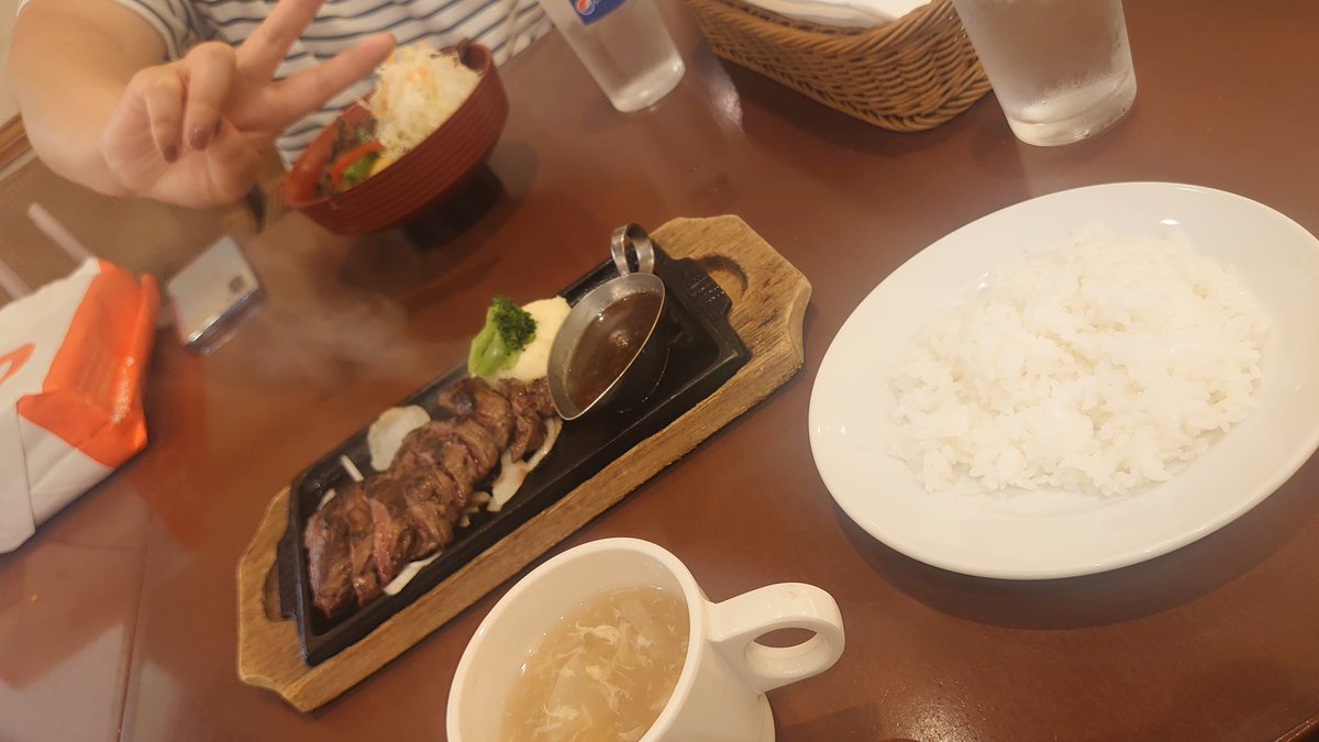 KdT0505's tweet photo. 今日の昼と夜ご飯🌙🍚 https://t.co/1xTjEah6HI