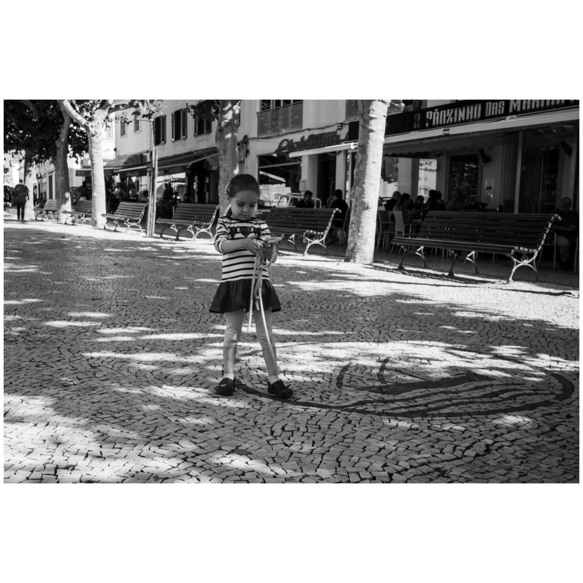 Os putos
Ericeira // 2022.09
#Monochrome 
#streetphotography 
#ericeira