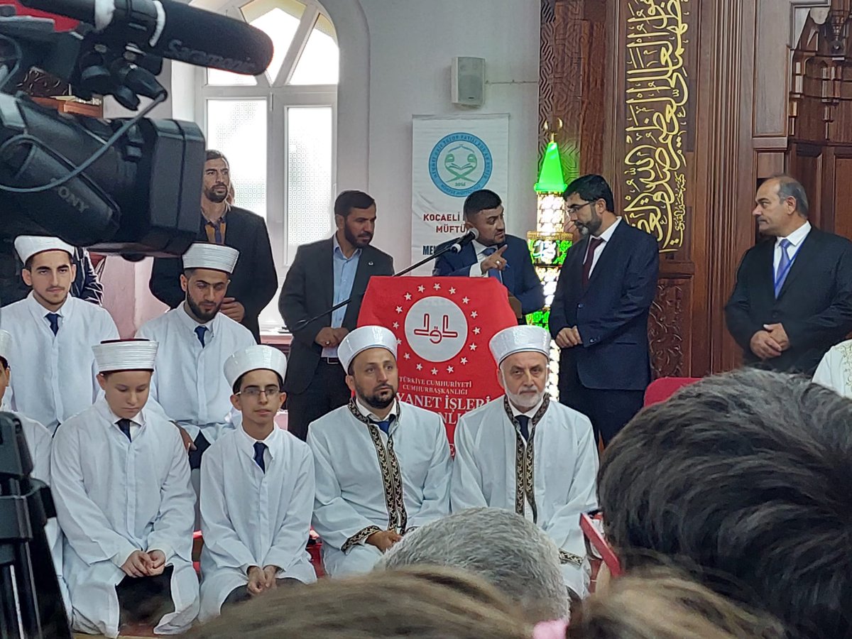 bayram_kurtaran's tweet photo. İlçemiz Mehmet Akif Ersoy yatılı kuran kursundan mezun olan 41 hafız kardeşimizin icazet törenine katıldık.
ALLAH kardeşlerimizi kurana hadım eylesin.
#bbpkörfez
#büyükbirlikpartisi
#mustafadestici
@Mustafa_Destici
@Bbppartisi_ https://t.co/rN0C0G1dyp