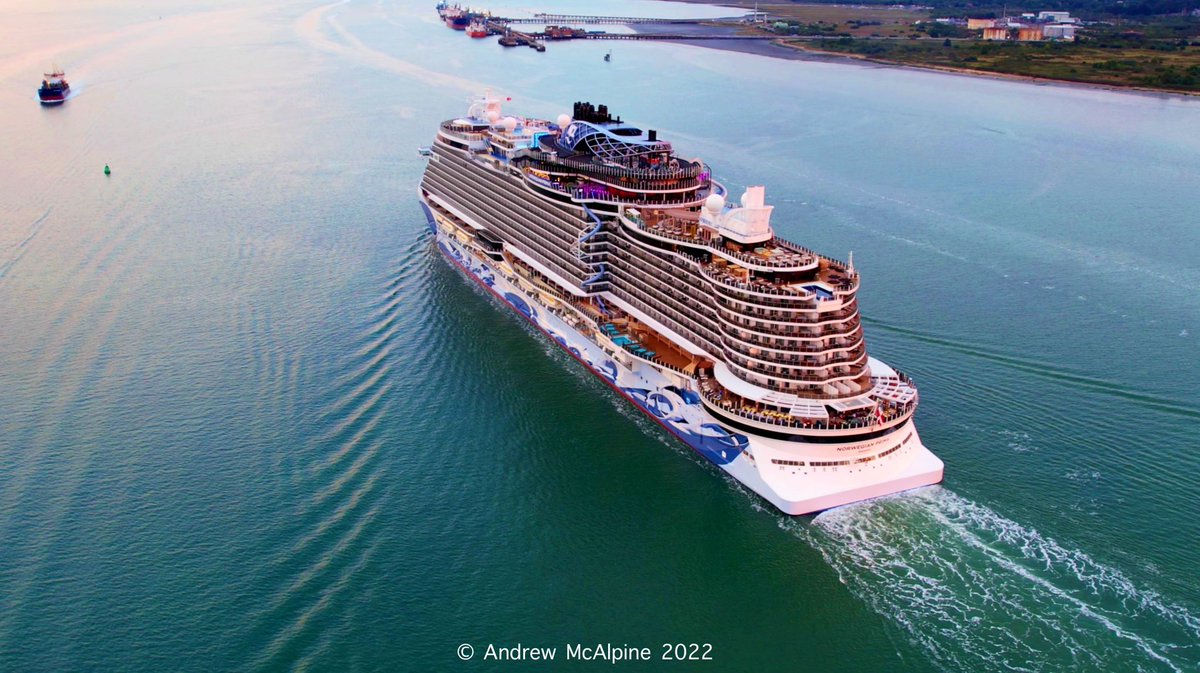 As the sun sets over #southampton @NCL_UK stunning #NorwegianPrima sails for the final time this year. @CruiseNorwegian @ABPSouthampton #cruise #newcruiseship #cruiseshipphotography