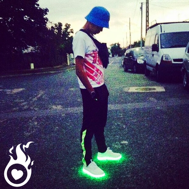 HeartJacking's tweet image. Whether day or night, the light effects of my shoes remain breathtaking. 💙The people who meet me are always seduced by it. 🔥

#heartjacking #ledshoes #shoes #chaussuresled #sneakers #fashion #sneakerfreaker #style #shoeaddict #shoesaddict #fashionista #sneaker #party #halloween