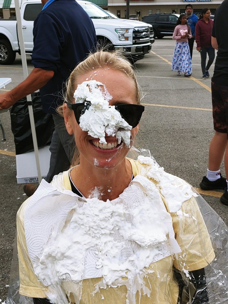 HPIPerrysburg's tweet photo. @Pburg_Chamber @FortMeigsCooper @ScottBuker48 @MrsDavidsonHPI Well, I’d say that was a success!  🥧👍🏼 Thank you to volunteers at the event and raising money for our schools! @pburgfoundation https://t.co/1UfOxqIhWw