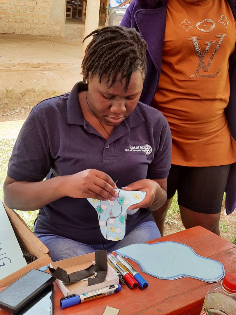 rctkampalasouth's tweet photo. We have taught the community on how to make reusable sanitary pads. Good hygiene during menstrual period is essential for a womanโs health.
#Nyakijumba7 #ImagineKnight https://t.co/6hDaFU3iAi