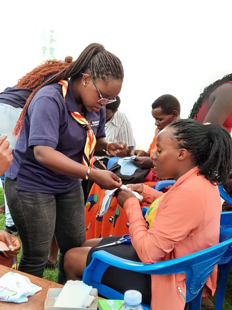 rctkampalasouth's tweet photo. We have taught the community on how to make reusable sanitary pads. Good hygiene during menstrual period is essential for a womanโs health.
#Nyakijumba7 #ImagineKnight https://t.co/6hDaFU3iAi