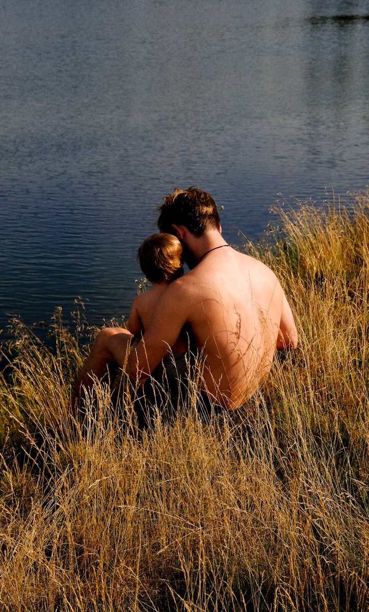 gm 

Beauty lays in every corner. You just need to stare a bit longer.