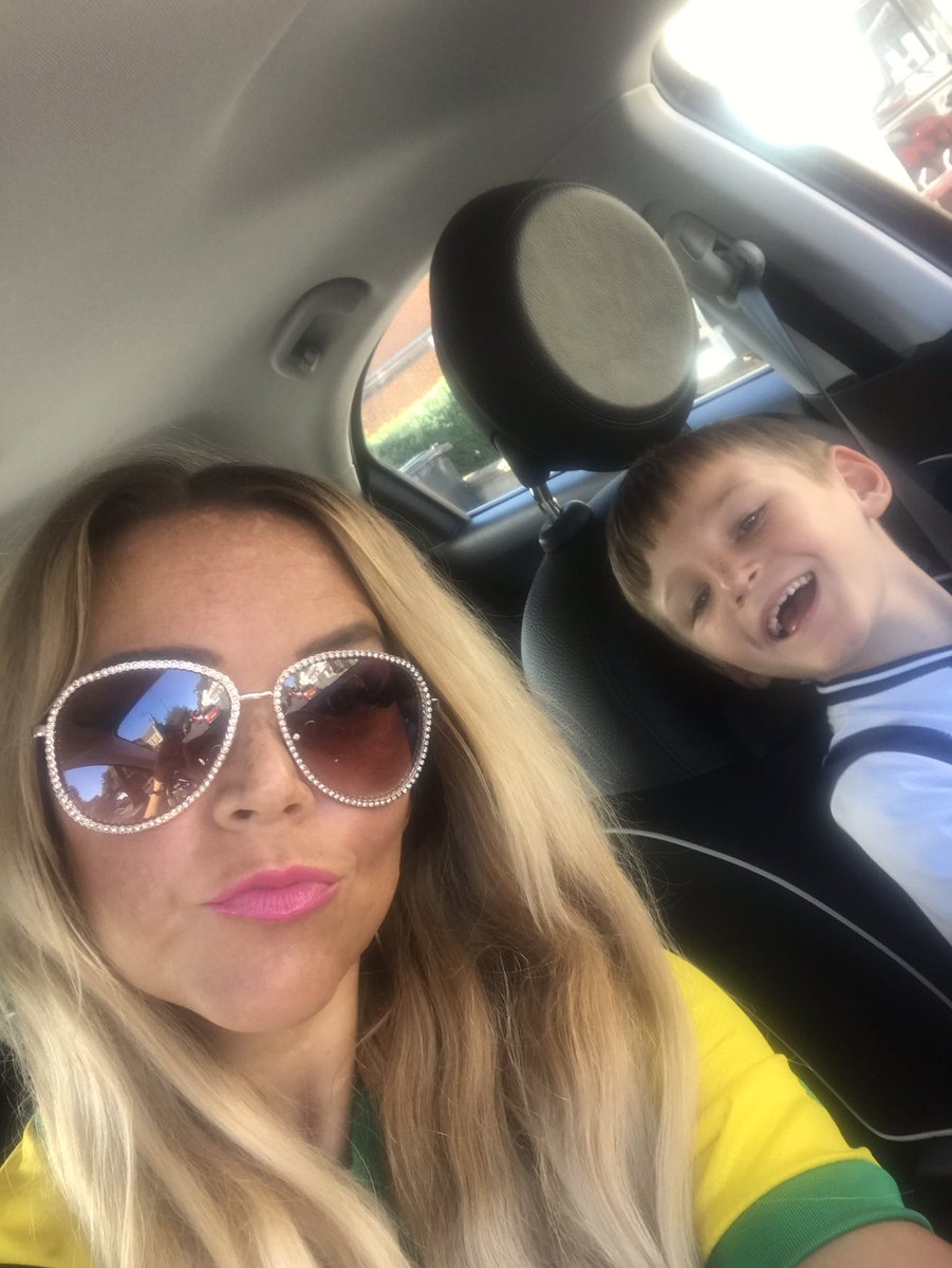 juliehaffner's tweet photo. On our way ay we 💙🙌🏻💪🏻 #brunty #mozza @WBA https://t.co/AIAWUzlfKI