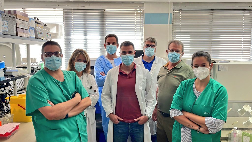 PathologyHUVR's tweet photo. Nuestros alumnos del #PANMEP acaban su práctica de Medicina de Precisión en @PathologyHUVR  @HospitalUVRocio

📢Hoy: secuenciación masiva 

@mromerogomez  @xdopazo @mjsanchezperez  @MJOSESERRANO19 https://t.co/6YK3Iozaza