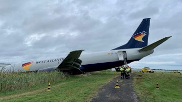 L_ThinkTank's tweet photo. [ 🇫🇷 FRANCE ]

🔸Un Boeing 737 de West Atlantic a fait une sortie de piste à l'atterrissage à Montpellier cette nuit, en plein orage. Par chance, l'équipage va bien. https://t.co/EHcVn9QRCh