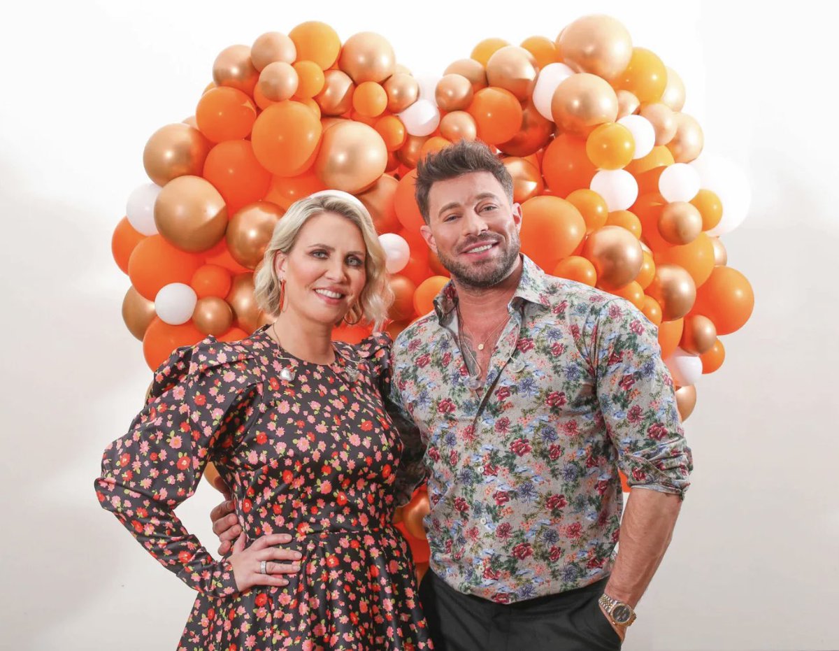_CRCentral's tweet photo. Last Saturday @_ClaireRichards & @MrDuncanJames otherwise known as #SimplyWed, joined forces to surprise one lucky couple & their guests on their big day with a special one off performance with the help from @MiniCheddars.
πΈ Unknown https://t.co/CtTTIAZjKU