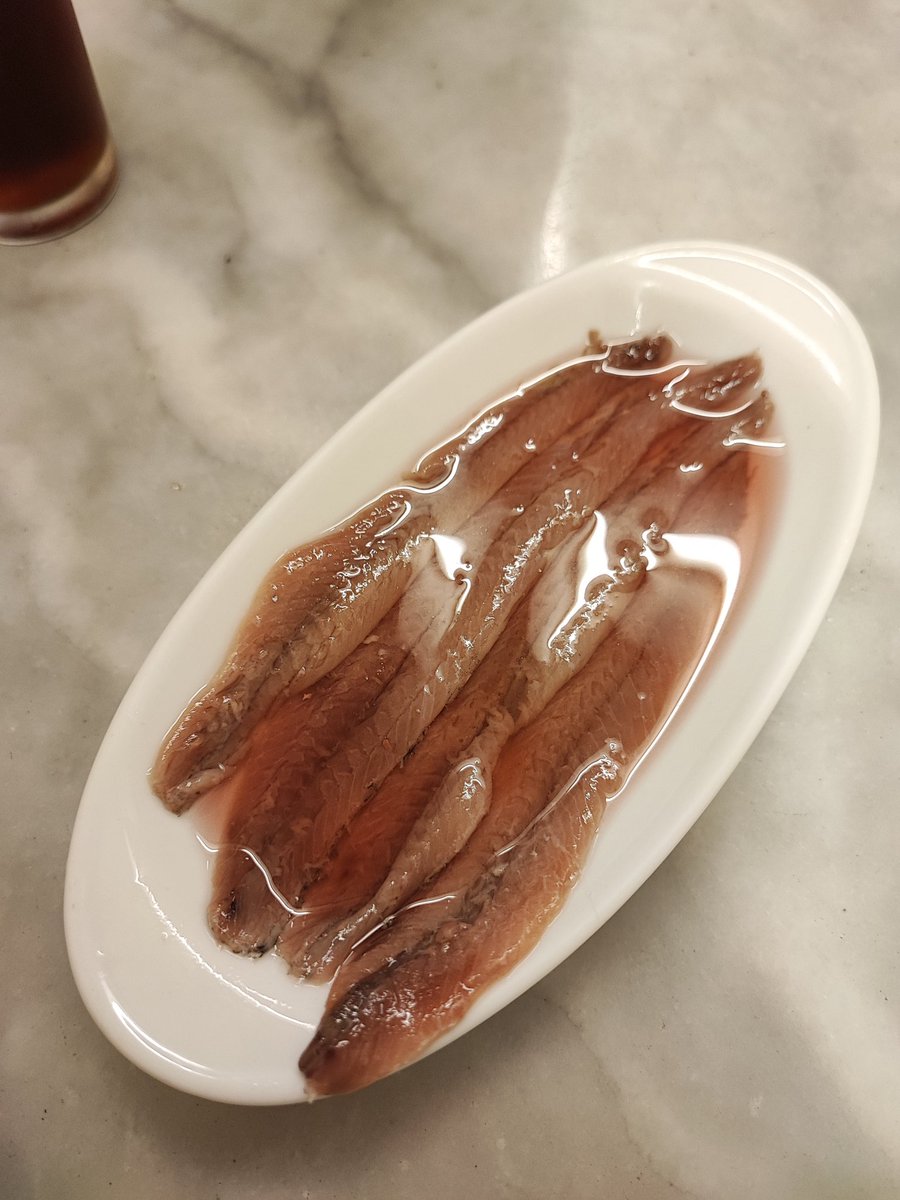 debarenbarri's tweet photo. FIL: ANXOVES A SANTS 🐟
En aquest fil, us descobrim algunes de les millors #anxoves i bodegues de Sants, sempre netejades a mà, evidentment. Ordre d'aparició aleatori. Fil obert. https://t.co/pLlioPNLT3