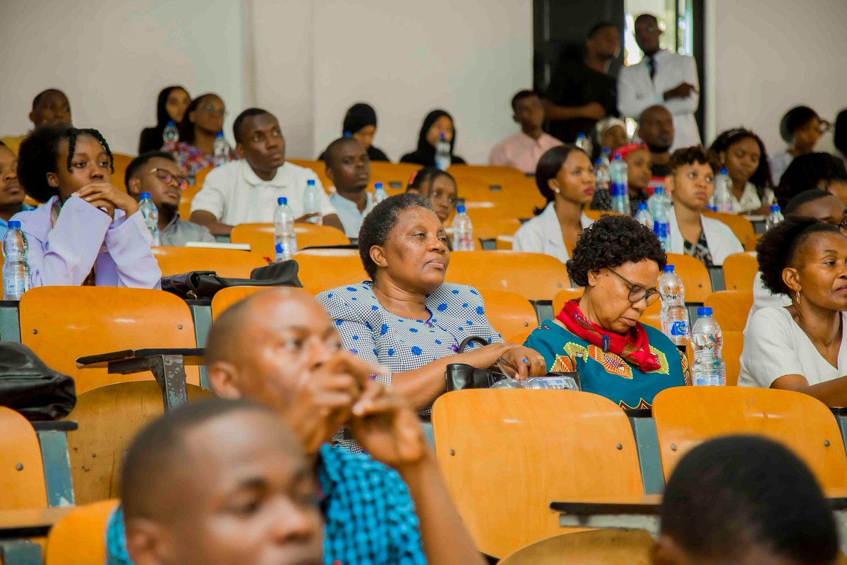 muhimbiliuniver's tweet photo. Wafamasia kutoka MUHAS,Baraza la wafamasia Tanzania wakifanya  k mdahalo uliongelea wajibu wa wafamasia kufikia malengo ya afya bora kupitia bima ya afya kwa wote
#SikuyaWafamasiaDuniani https://t.co/f3D7LeWP5g