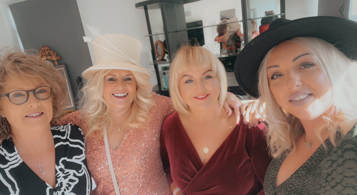 SL18SAM's tweet image. Race day 🏇🥂