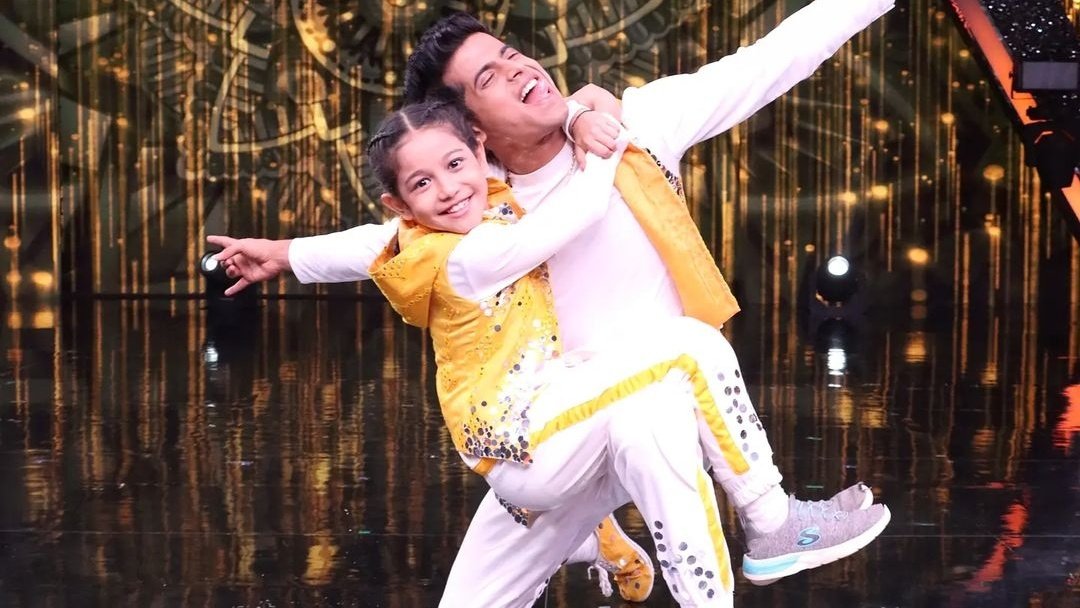 charu_005's tweet photo. She is like our Lil female Monkey who just love to jump on her favorite Tushsu Sir 
[ #FlorinaGogoi || #TusharShetty ]
#FloTus #FlowTurns8
FLORINA GOGOI TURNS 8 https://t.co/B3eOWtsHIa