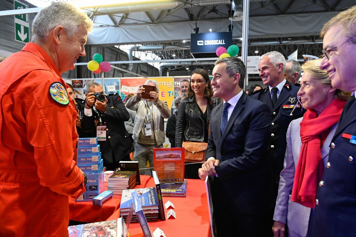 GDarmanin's tweet photo. Merci aux sapeurs-pompiers pour leur accueil au Congrès national de la Fédération des Sapeurs-pompiers de France. L’occasion de rendre hommage, encore une fois, à l’engagement de ces femmes et de ces hommes remarquables. https://t.co/tKVEpKkgYs