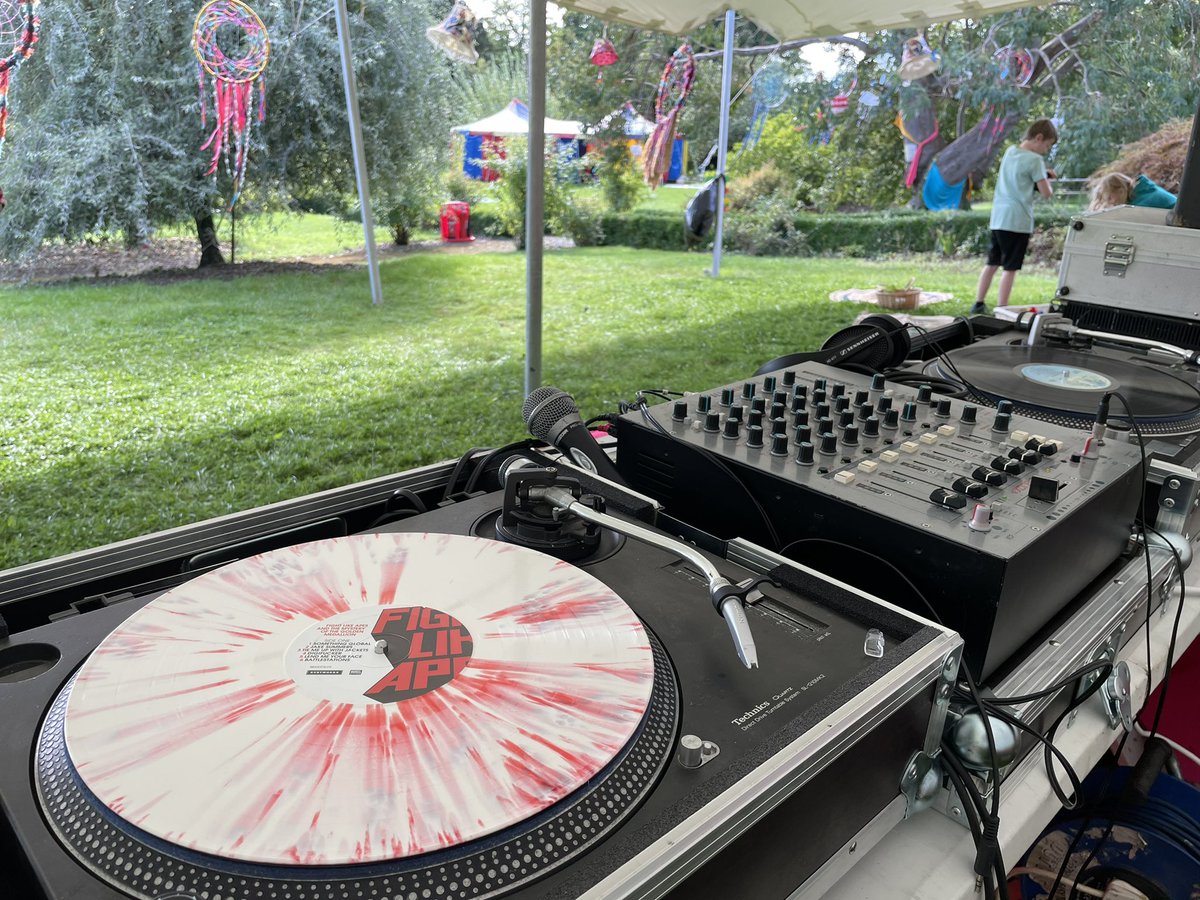 First record @fightlikeapes was lined up to open secret garden @Vantastival last weekend, what an absolute cracker! Thanks to @unboxedoranmore for the tunes🤘