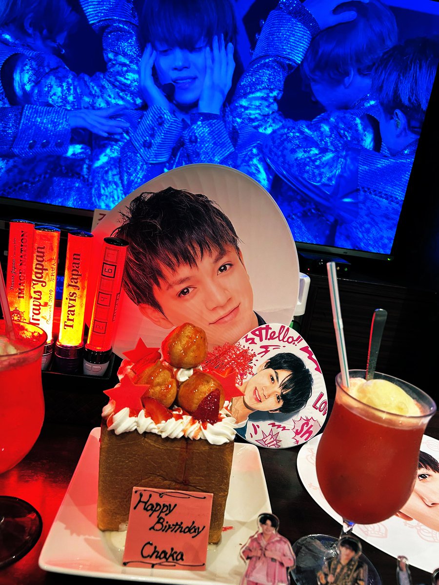 run0922km's tweet image. 本日も宮近くんの25歳のお誕生日祝いしてきた❤️
🎂お誕生日おめでとう🎁
25歳も輝かしい一年になりますように✨

宮近くんへの愛はつきない❤️

25のローソク用意してたのに…すっかり出すの忘れてた…とほほ💦

#宮近海斗誕生祭2022
#宮近海斗
#本人不在の誕生日会