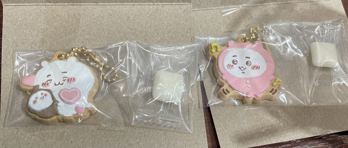 0725dealing's tweet photo. 【交換】ちいかわクッキーチャーム　
ちいかわクッキーチャームコット　交換

【譲】1枚目 ちいかわ、シークレット
【求】2枚目 モモンガ、ハチワレ

本日東京駅での交換可能、もしくは後日都内手渡しまたは郵送希望です。よろしくお願いいたします。

#ちいかわクッキーチャームコット #ちいかわ交換 https://t.co/T5ZZWBMJi2