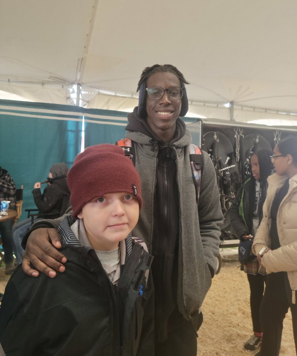 NotreDameOCSB's tweet photo. NDβs ECL Class and ND Leads members hit the Carp Fair this week!! π‘π ππ’We love seeing our students laughing & exploring new adventures together. #ocsbJoy #ocsb #ThisisND #CarpFair #Adventures #joy https://t.co/z3KonD98Fs