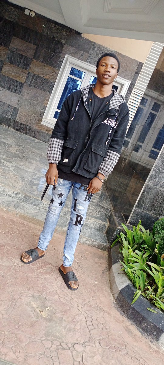 Crownzyofficial's tweet photo. Am +1 Today 🎂
  I THANK 🙏 GOD FOR MY NEW AGE

@Crownzyofficial 
#crownzy
#crownzycomedian
#crownzysbirthday https://t.co/1XdAE7UXgh