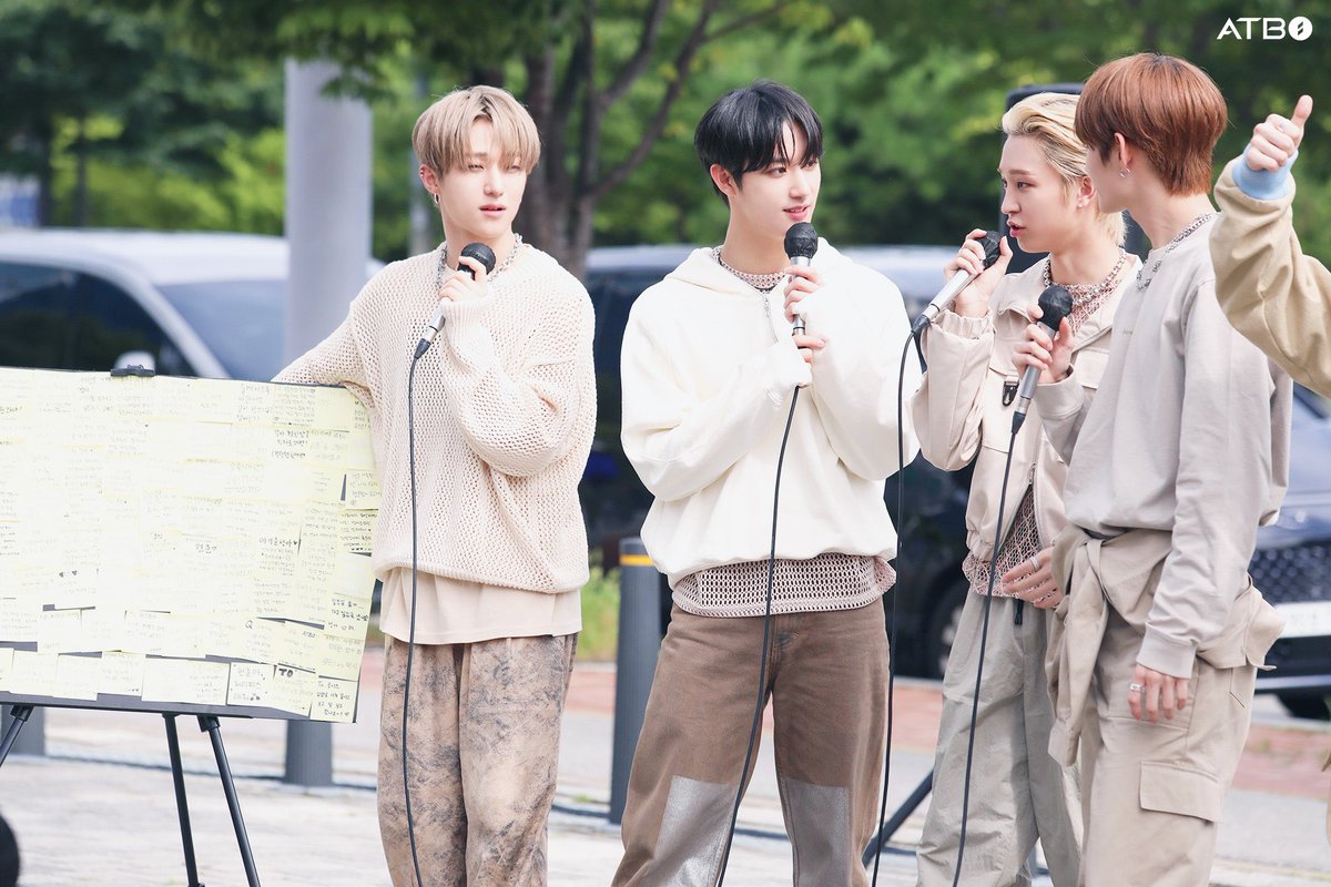 THSEUNGHWAN's tweet photo. [PIC] 220924 ATBO DEBUT ALBUM [The Beginning : 開花] เบื้องหลังการถ่ายรายการเพลง

#Jeongseunghwan #정승환 
#ATBO  #에이티비오 (3/3)

🔗 https://t.co/S7WuHKcQ9k…

#TheBeginning_開花
#Monochrome_Color https://t.co/xJfqFqGK3b