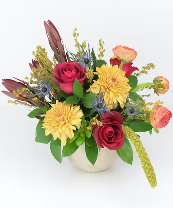 radebaughs's tweet photo. Shana Tovah - a new fall Signature Design from #Radebaughs! This mix of fall colors collide in this contemporary design with #MatlidaRoses, #safarisunset, #ranunculus, & #disbuds - simply stunning.
#florist #fallflowers #towson #baltimore #marylandflorist #autumn #flowerdelivery https://t.co/k55JVTxjtO