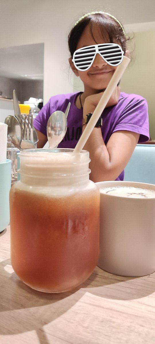 SanjeevJV's tweet photo. Tête-à-Tête with ma kiddo @pantrydor.. #PanAuChocolate #RaspberryCroissant #SaturdayEves #WeekendFun #DadnDaughterTime 🥰❤️💞💕 https://t.co/esz4y556rH